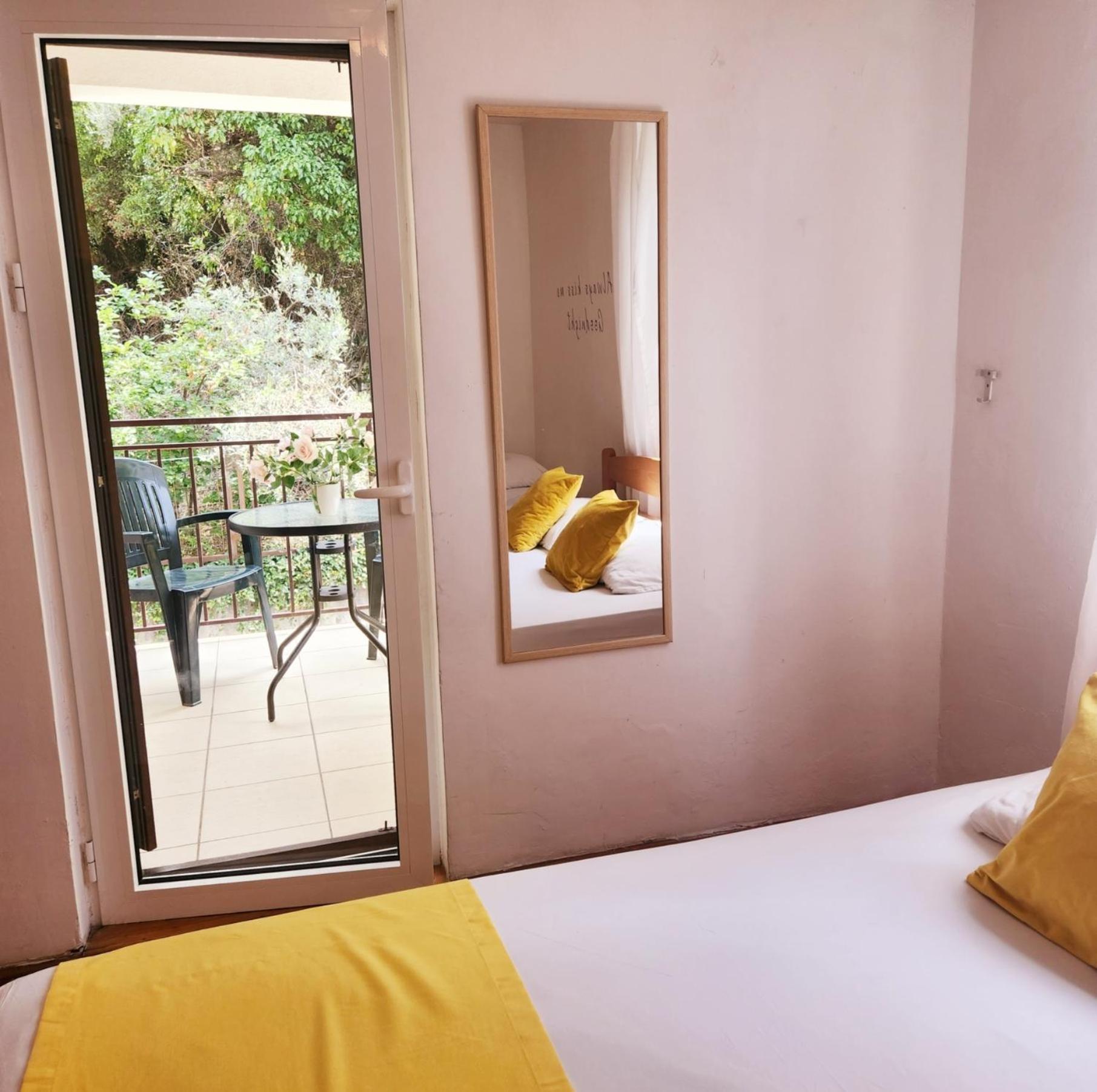 Bela Kuca Studio Apartments-Na Korak Do Mora-A Step To The Sea Rafajlovići Eksteriør bilde